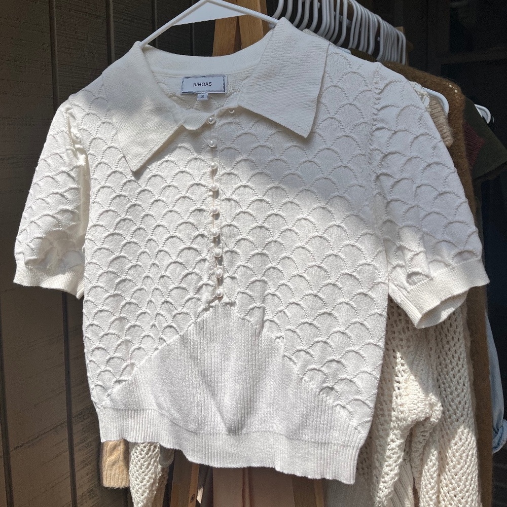 Short sleeve sweater